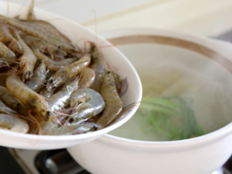 水煮虾是冷水下锅还是开水下锅呢,水煮虾是冷水下还是热水下锅