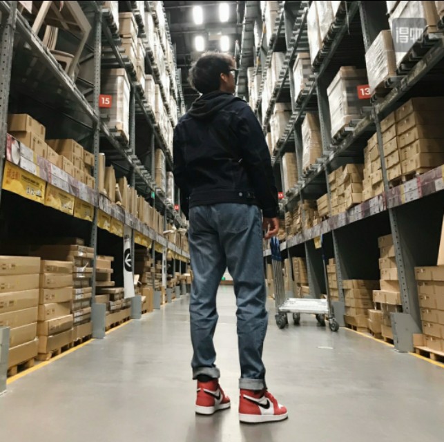 外形类似aj1的鞋,刚买的aj1怎么这么难穿进去