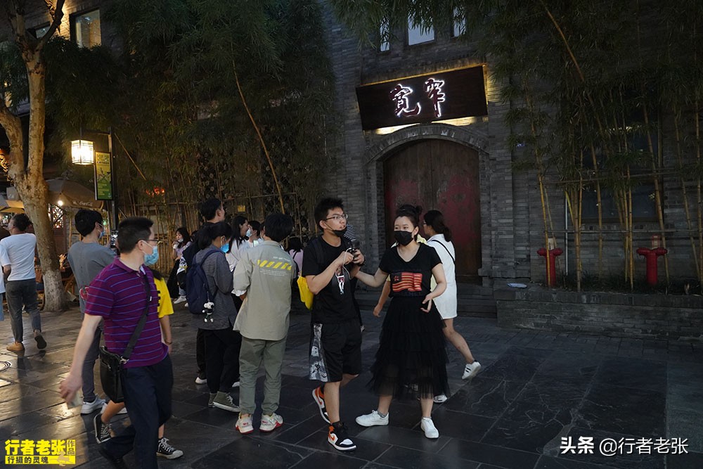 300年历史的宽窄巷子，外地游客必打卡，“老成都”却很少去