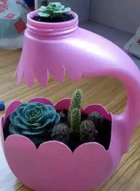 洗衣液瓶改造成花瓶怎么改造,空洗衣液瓶改造成花瓶的教程