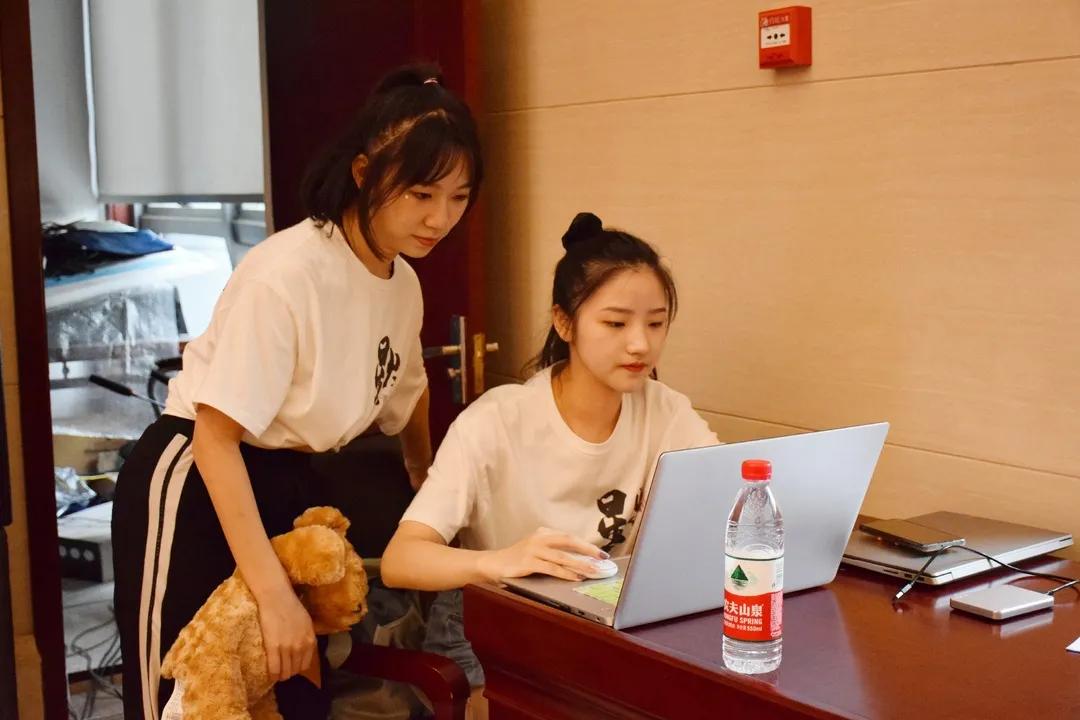 南体健美操的直播间,南体直播回放春晚