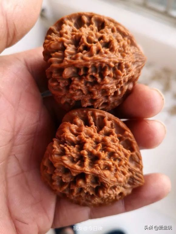 84消毒液洗核桃方法,被84泡过的核桃还能盘红吗