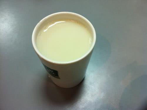 喝豆浆会腹痛腹泻是怎么回事,喝完豆浆腹泻