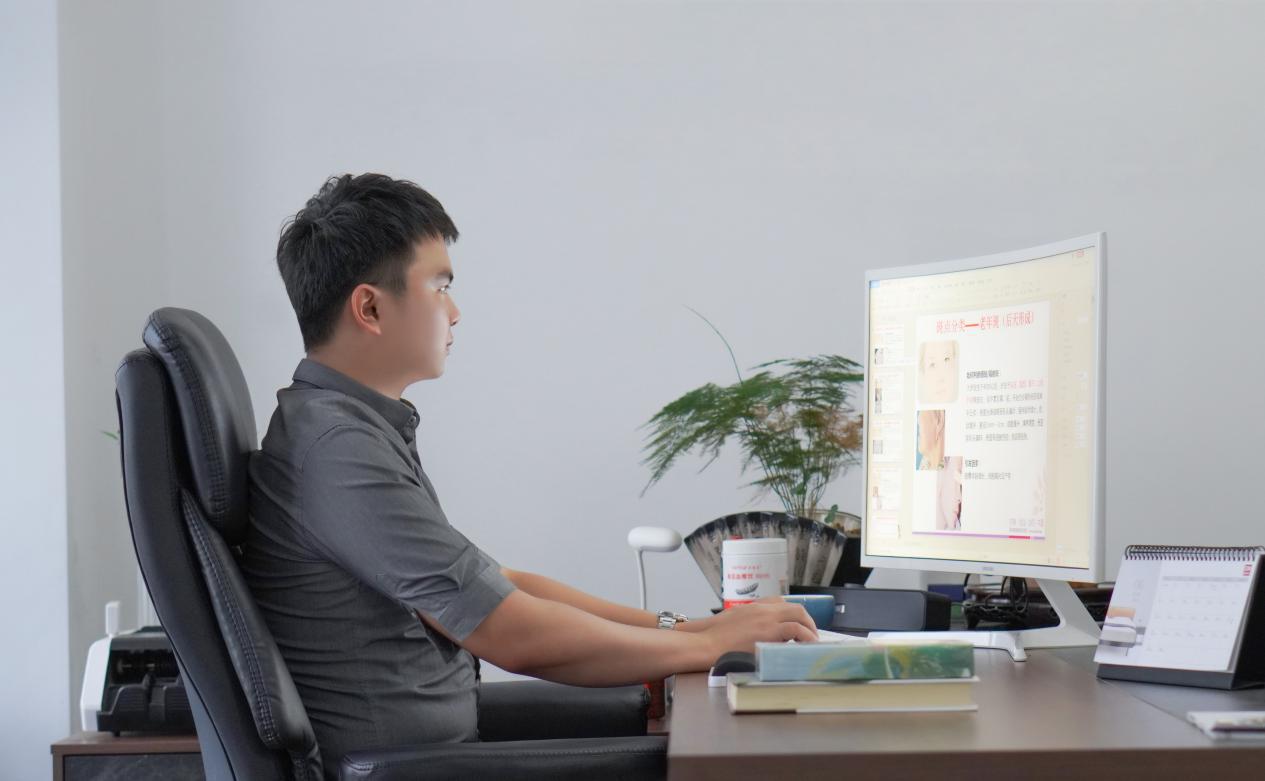 瀹囬懌鑰佸笀鐨勬姢鑲ゅ搧,瀹囬懌鎶よ偆鑰佸笀瑙嗛鍏ㄩ泦