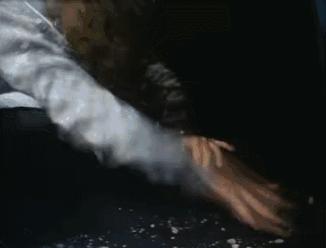 别看这枪叫“迷你”，实际很凶，FBI都吃了大亏8人被打的抬不起头