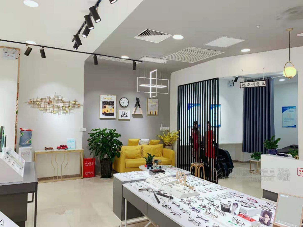 如何低成本开眼镜店,创业开眼镜店的风险