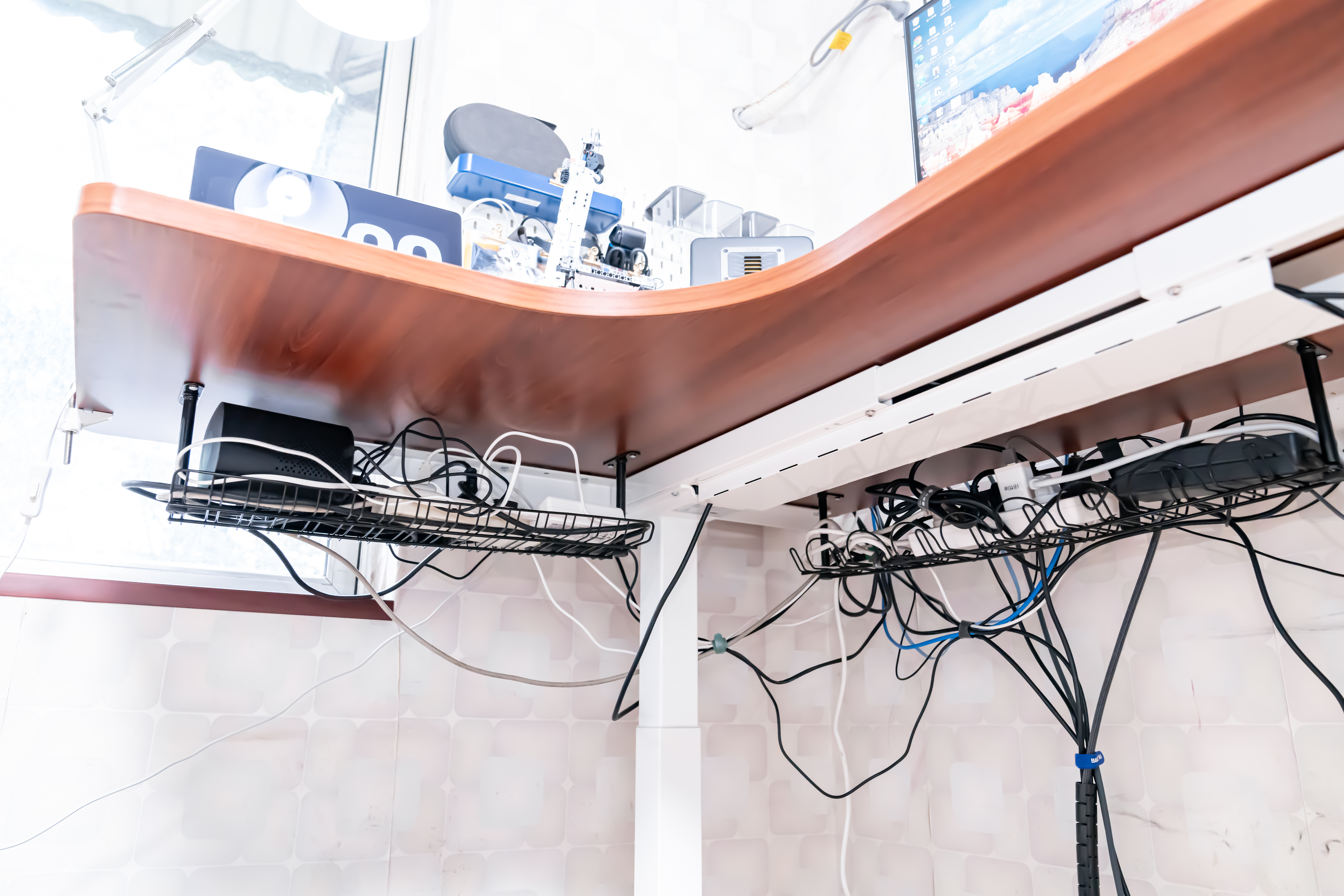 打造理想的居家办公环境:乐歌升降桌/台+明基灯具晒单