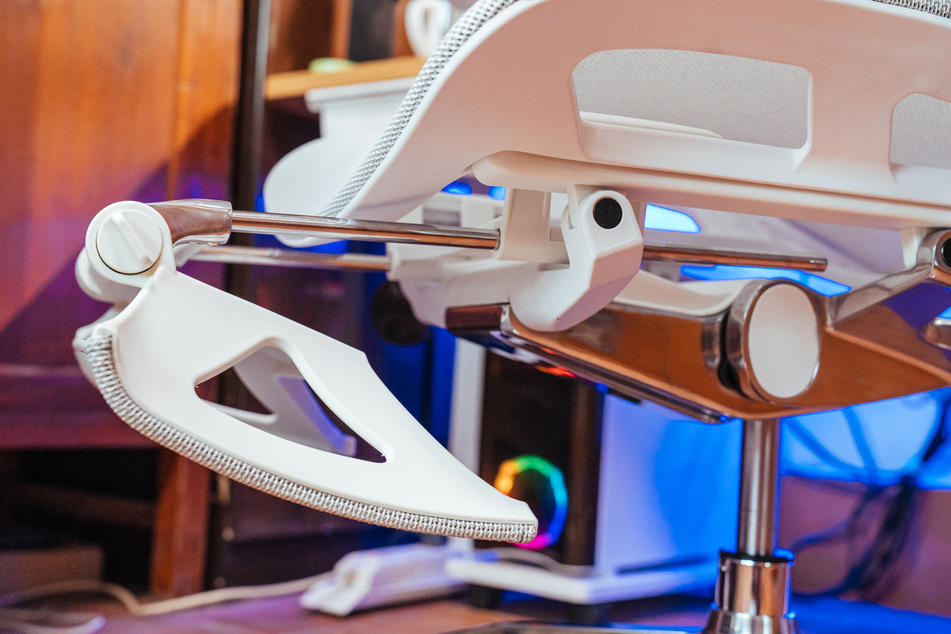 人体工学椅怎么选？不选贵的，只选对的：达宝利摩登Modern评测