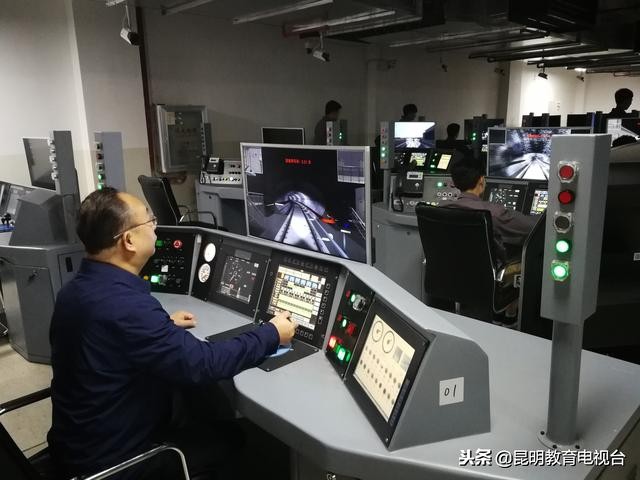 2024年中小学校党建工作规划,学校召开党建工作会