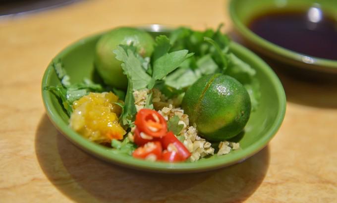 在三亚吃正宗的椰子鸡，不妨试试这两家（海南海岸行者旅行社）