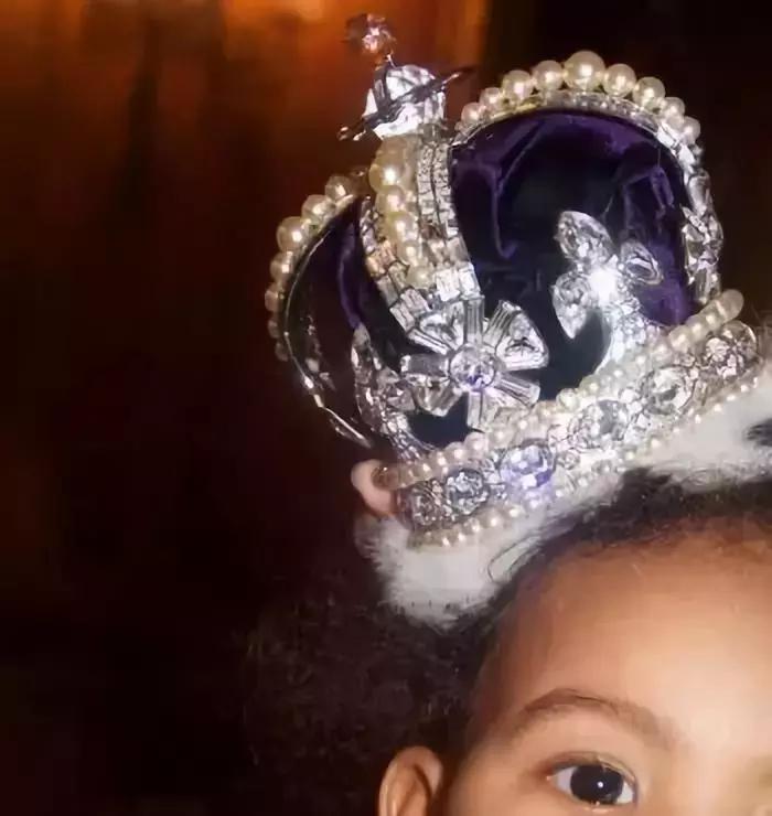 5岁脱单，7岁护肤，这只是星二代们的日常“烧钱”操作？