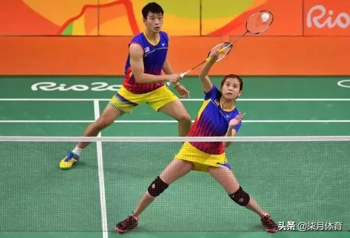 羽毛球高远球如何发力才好看,羽毛球高远球打不高