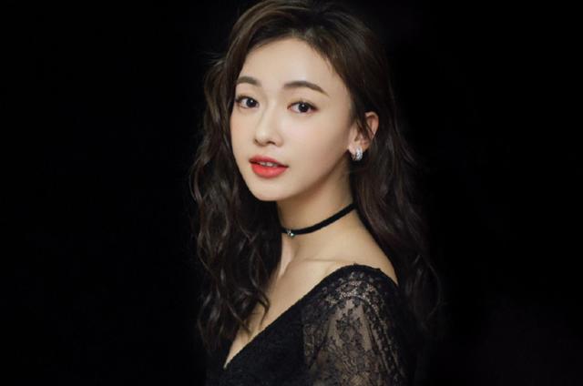 吴谨言俏皮可爱好身材美出新高度,吴谨言变漂亮了