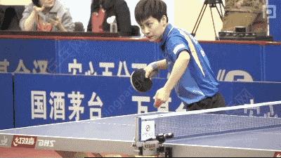 勾手发球和逆旋转发球,勾手发球的手法和步法是怎样的