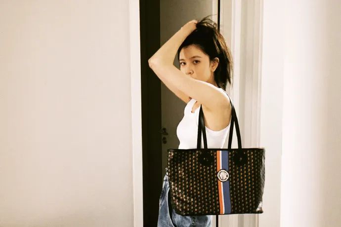 背了双肩包怎么搭配斜挎包,斜挎溜肩