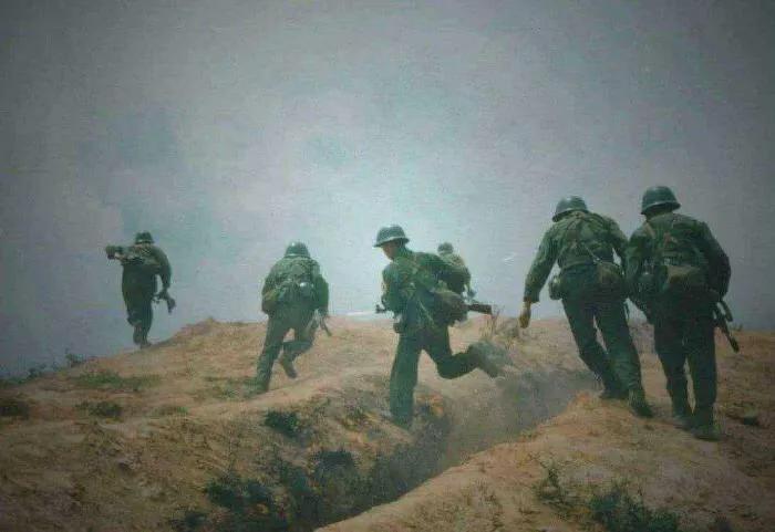 大军凯旋而归天下太平,大军凯旋归来的场面