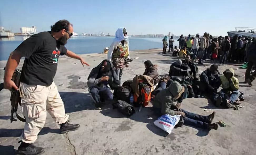 女人沦为*奴性**，男人被活埋：和平的不是这个时代，而是国家！