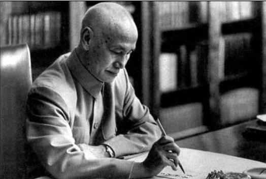 1950年国民*党**一县长落难，求陈毅找工作，陈老总：不会忘记朋友