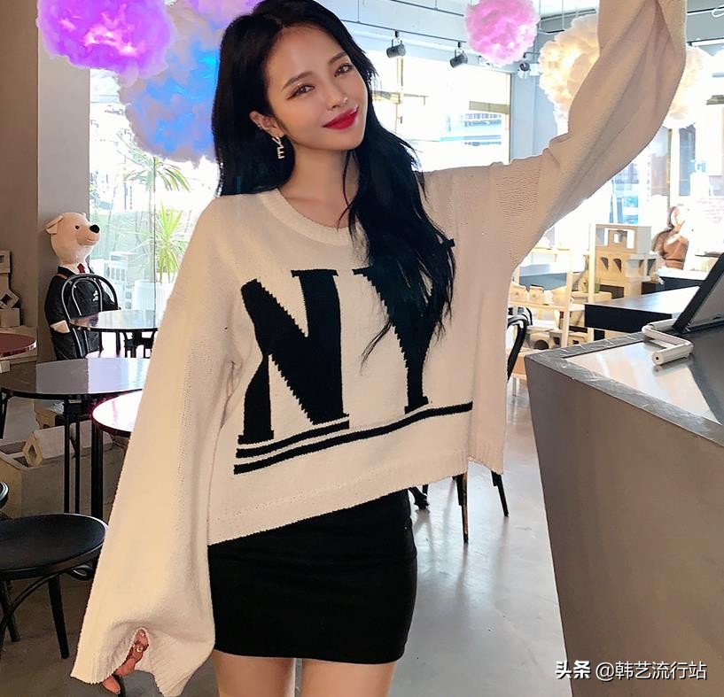 今年流行设计感毛衣,韩国设计款宽松毛衣