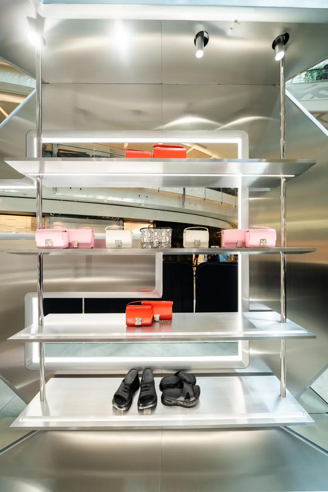 乃万曾可妮直播,纪梵希女包值钱吗