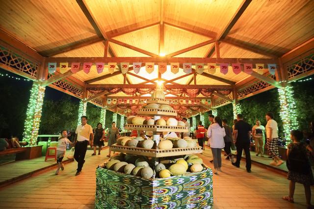 乐舞纵横,饕餮盛宴,哈密夜游正当时