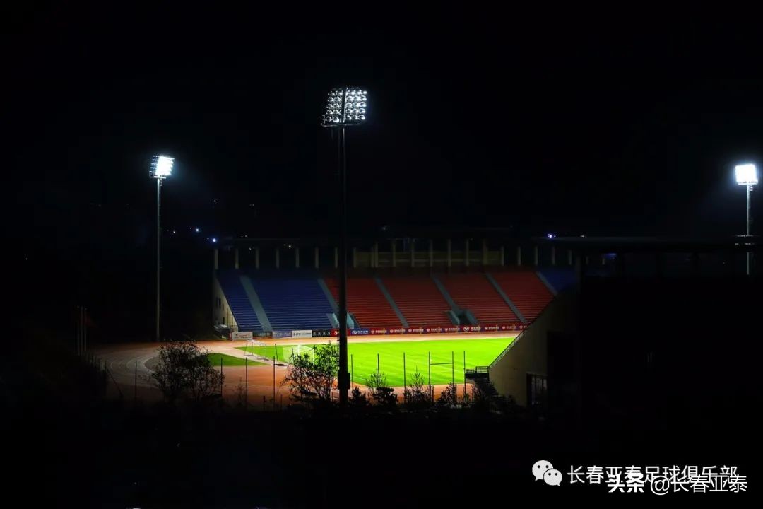 吉林长春伊通河灯光秀,长春亚泰南岭体育场夜景
