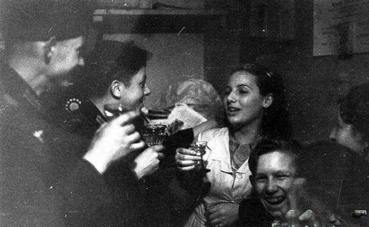 二战美军香烟硬通货,抗日战场我国将领抽骆驼牌香烟