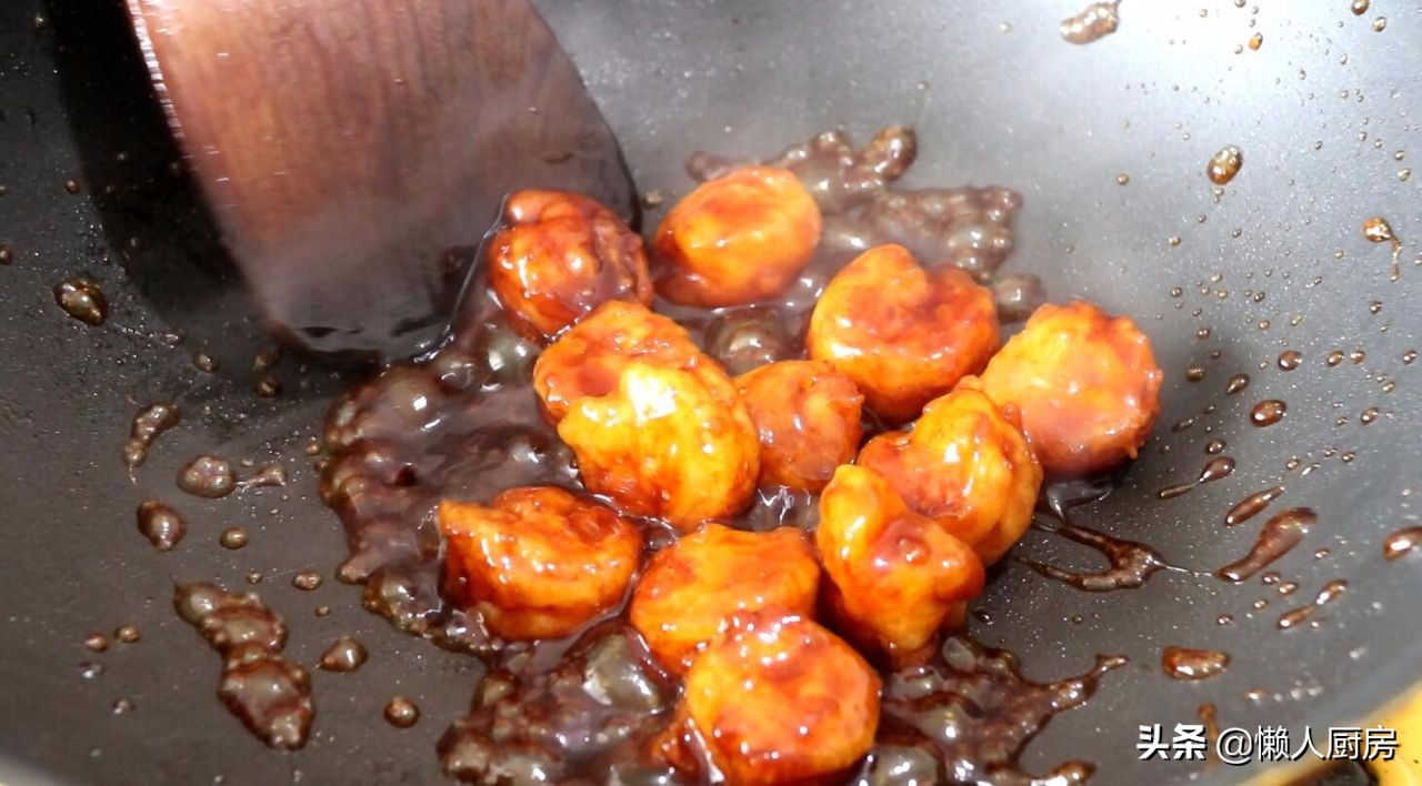 怎么把大虾炒外酥里嫩,如何做虾好吃又简单油焖大虾