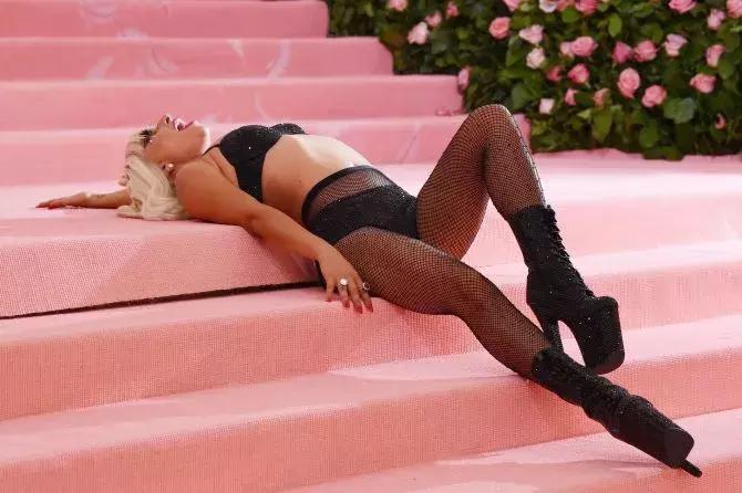 metgala20个最佳造型,metgala煎饼礼服