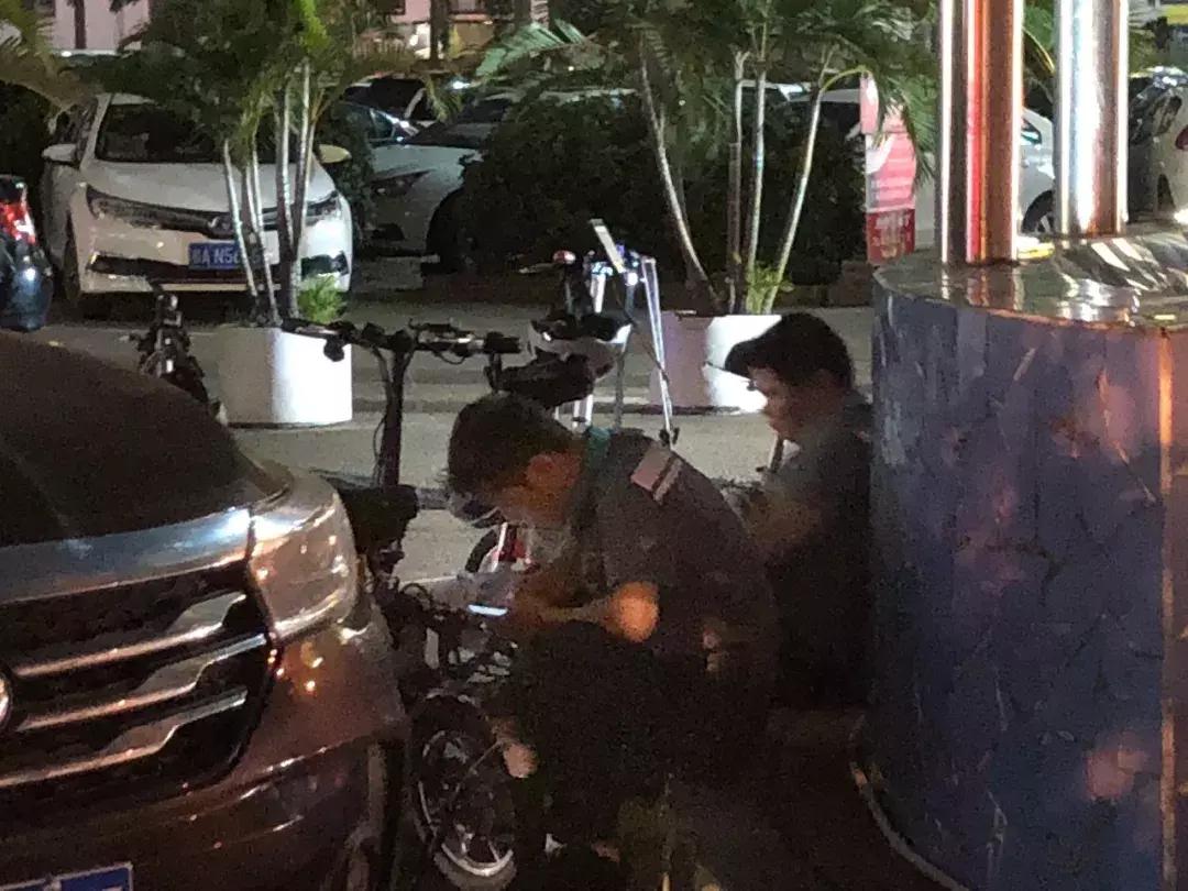 5千工资还贷4千 (夫妻收入1万还贷6000压力大不大)