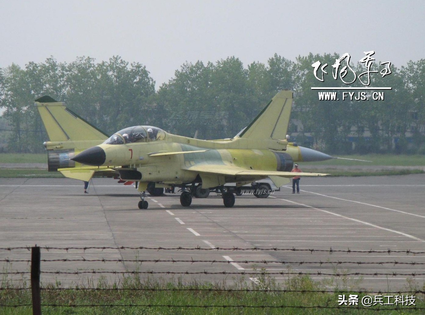 中国歼20隐身战机到底有多强,歼20座舱盖和f22有什么区别