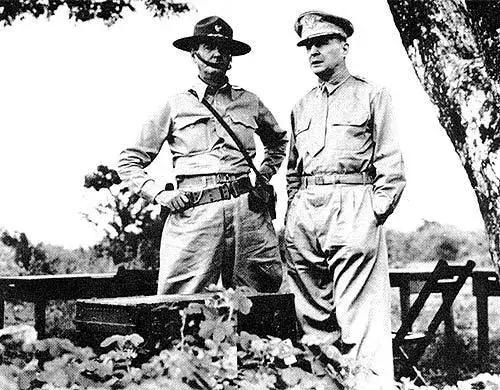 这位美军中将二战中投降日本,战后竟戏剧般地成为美国国家英雄!