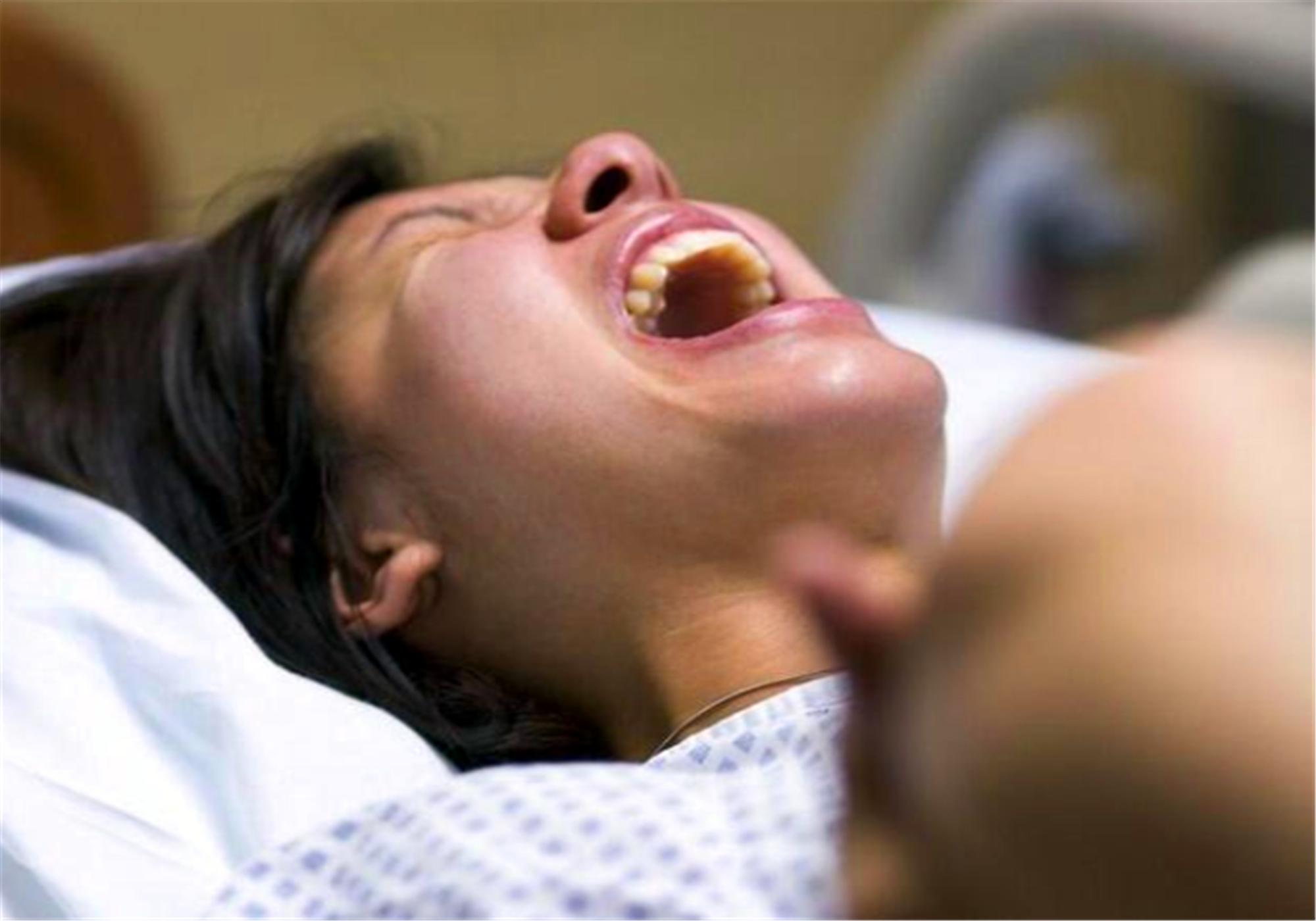 为什么人类分娩比其他动物更痛苦,为什么动物分娩比人容易分娩