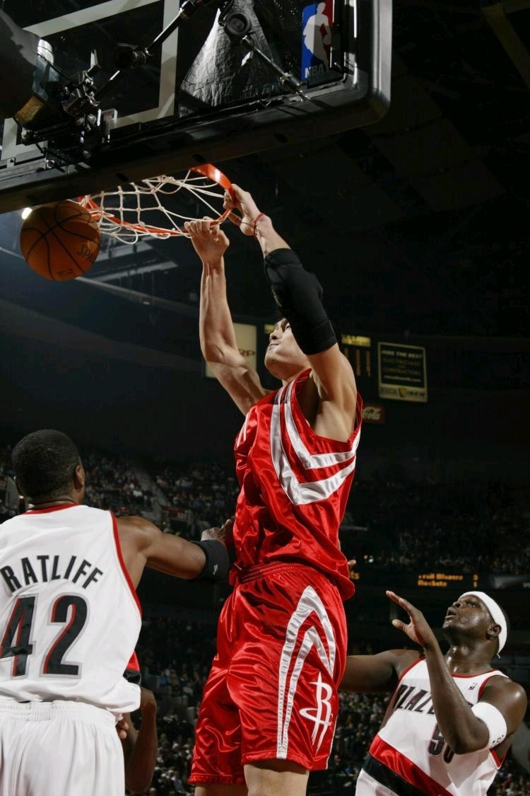 戏说中国男篮，姚明恨铁不成钢，易建联光荣卸任，男篮一地鸡毛