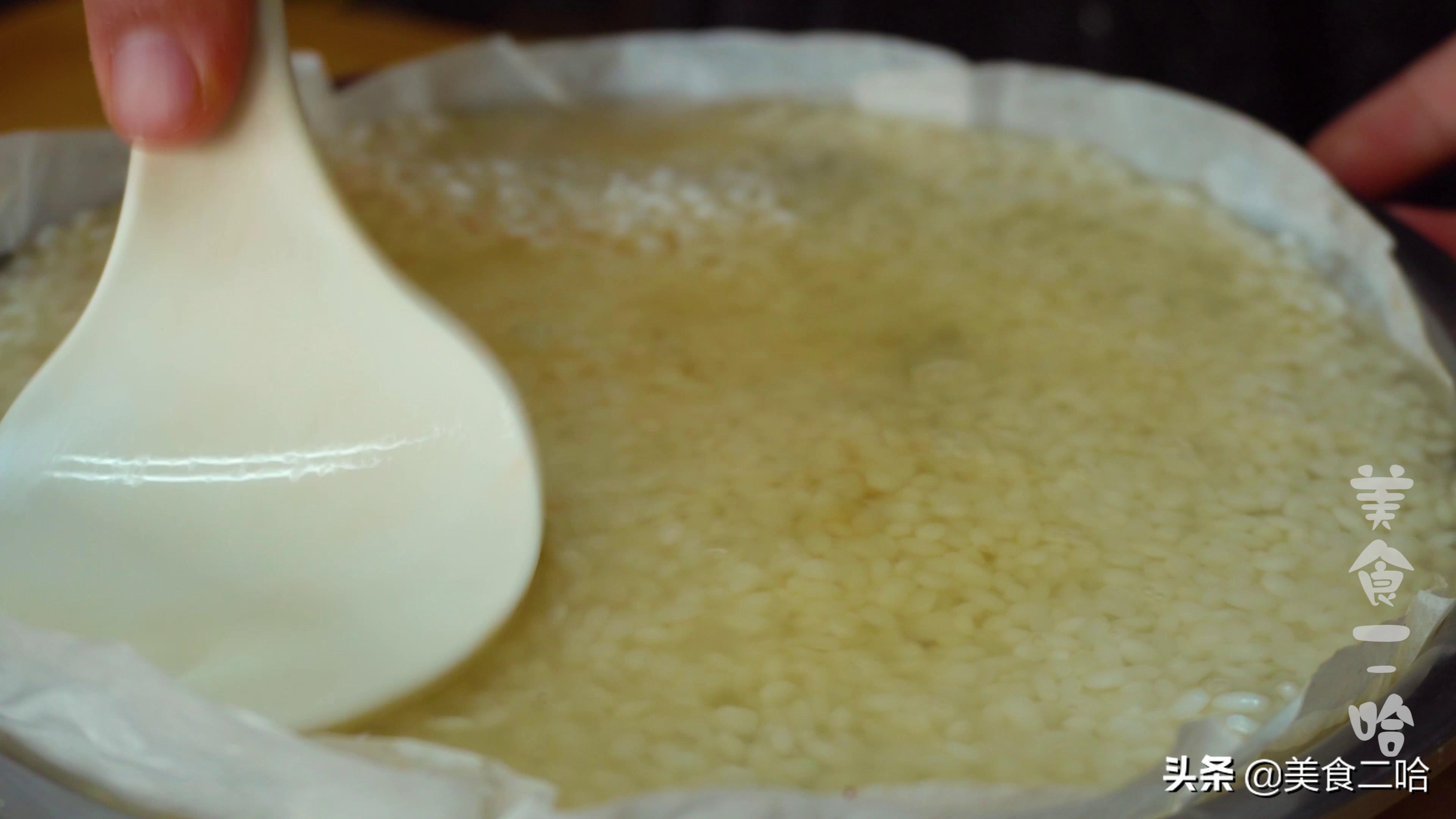 端午节奶奶烧饭,端午节怎样用粽叶做糯米饭