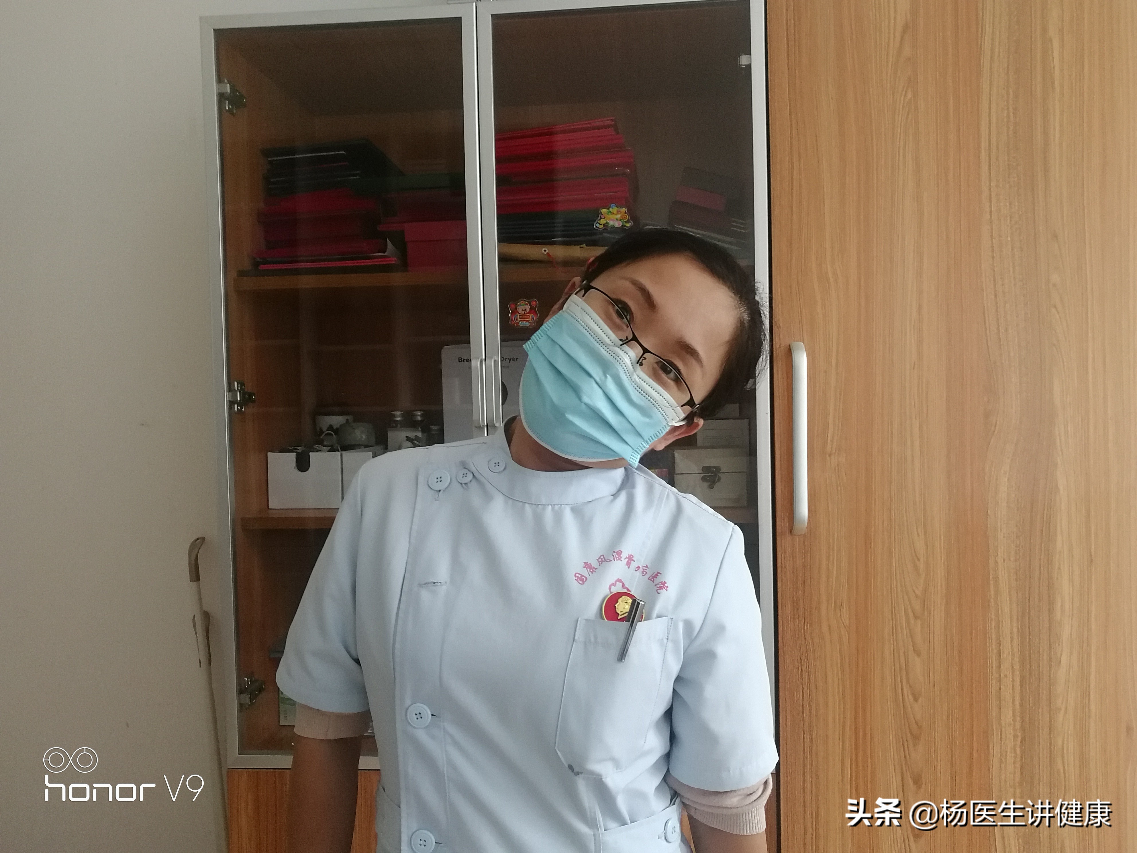 怎样做颈椎康复治疗操,一套颈椎按摩操5分钟治疗颈椎病