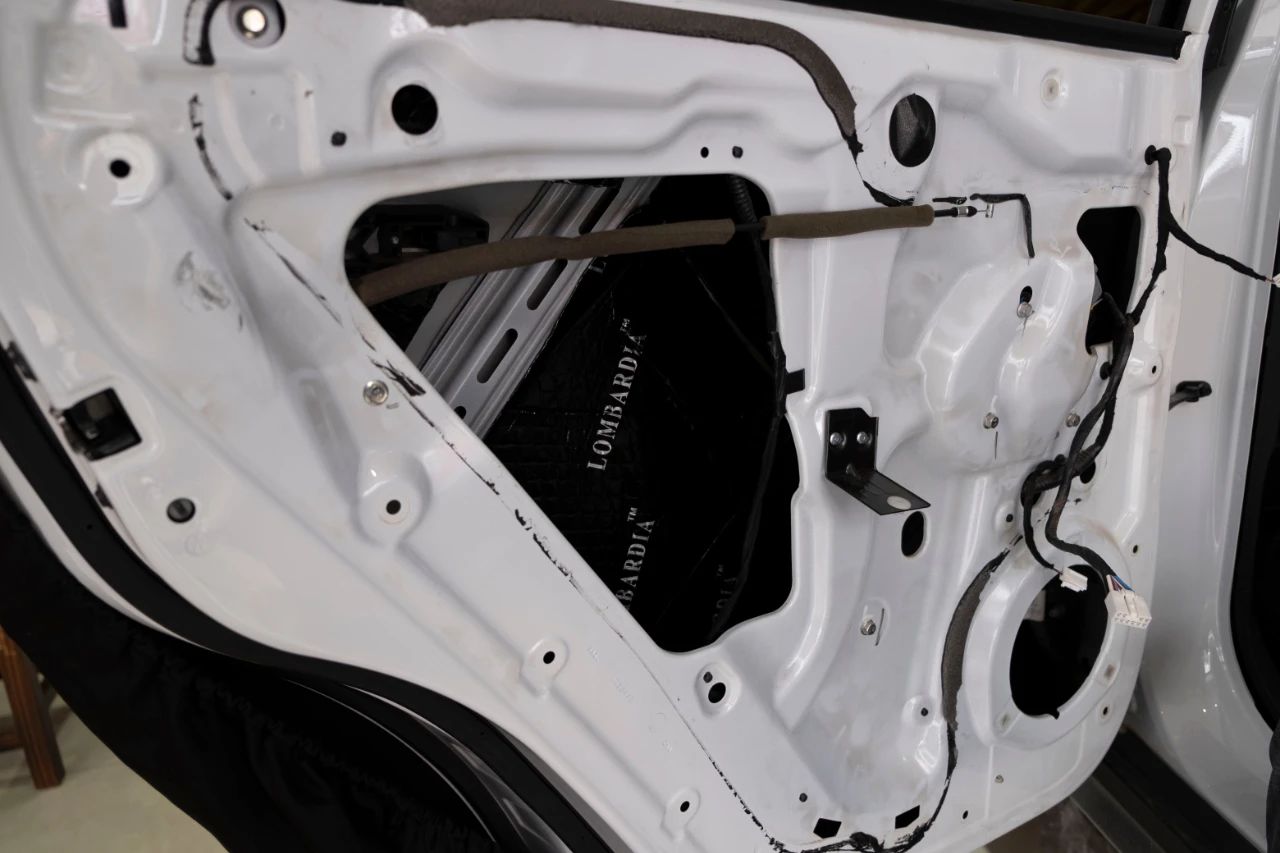 荣威rx5音响改装哈曼卡顿最佳效果,荣威rx5音响改装费用