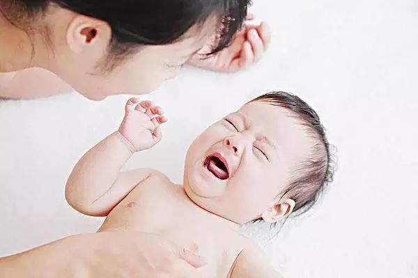 新生妈妈母乳喂养小知识,宝宝母乳喂养初次应该吃什么辅食