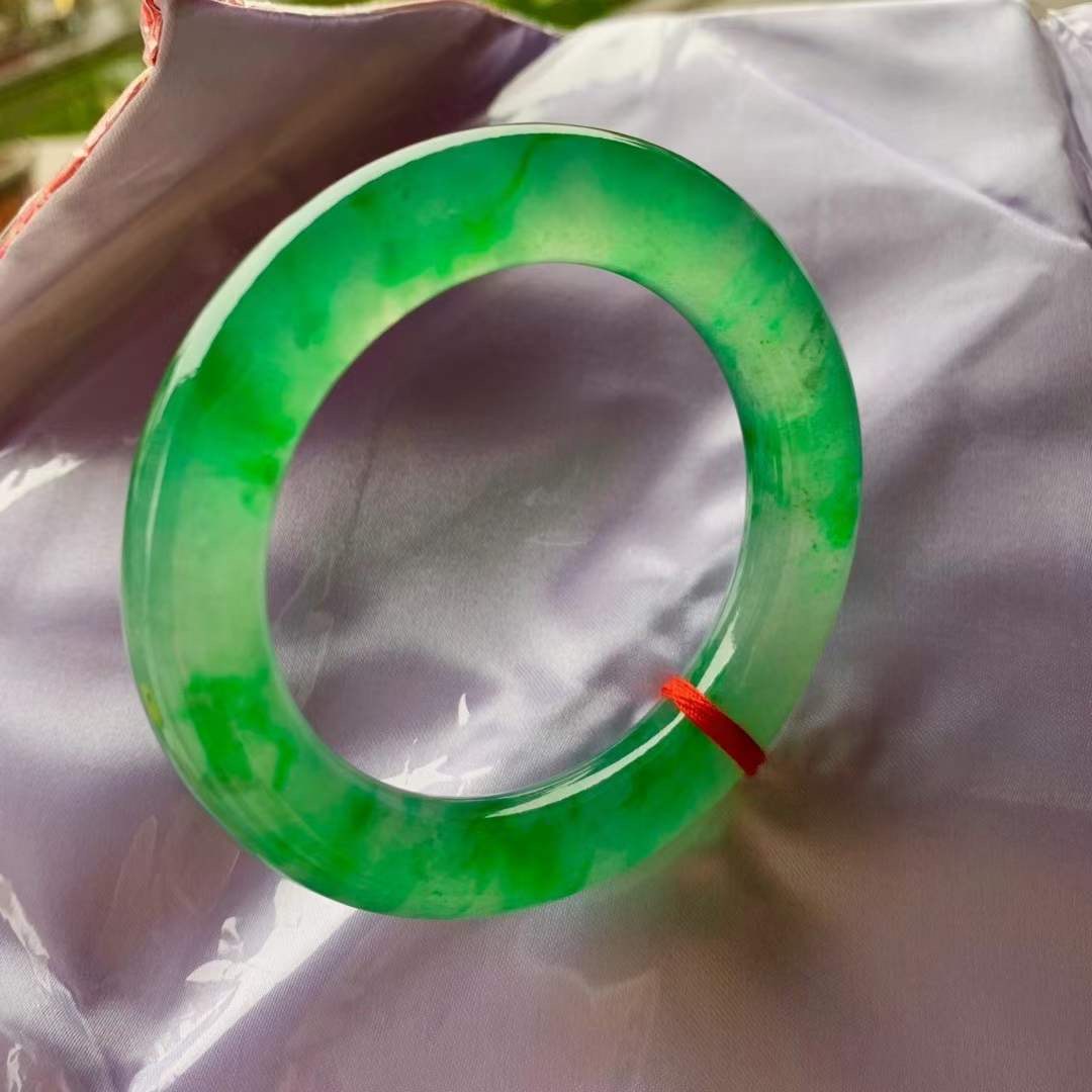 翡翠手镯怎么选比较好,翡翠手镯如何挑种水