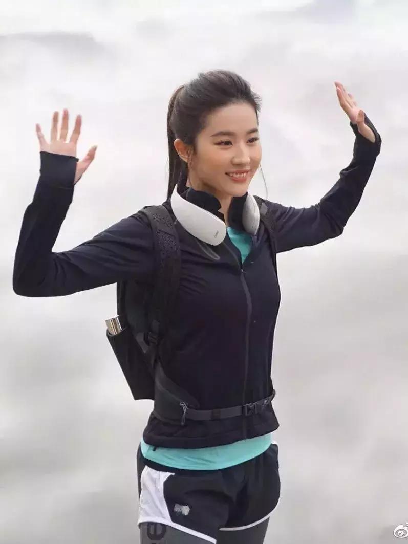 《初恋这件小事》男女主10年后同框，竟然是因为优衣库防晒衣？