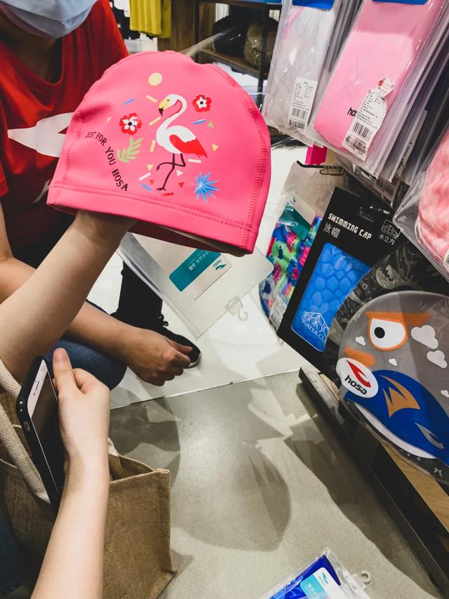 儿童游泳要泳帽吗,宝宝游泳用戴泳帽吗