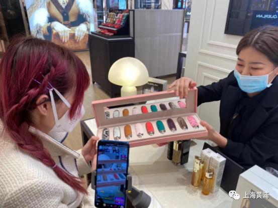 一线化妆品五九折、五星级酒店300元！“五五购物节”新世界城拼了