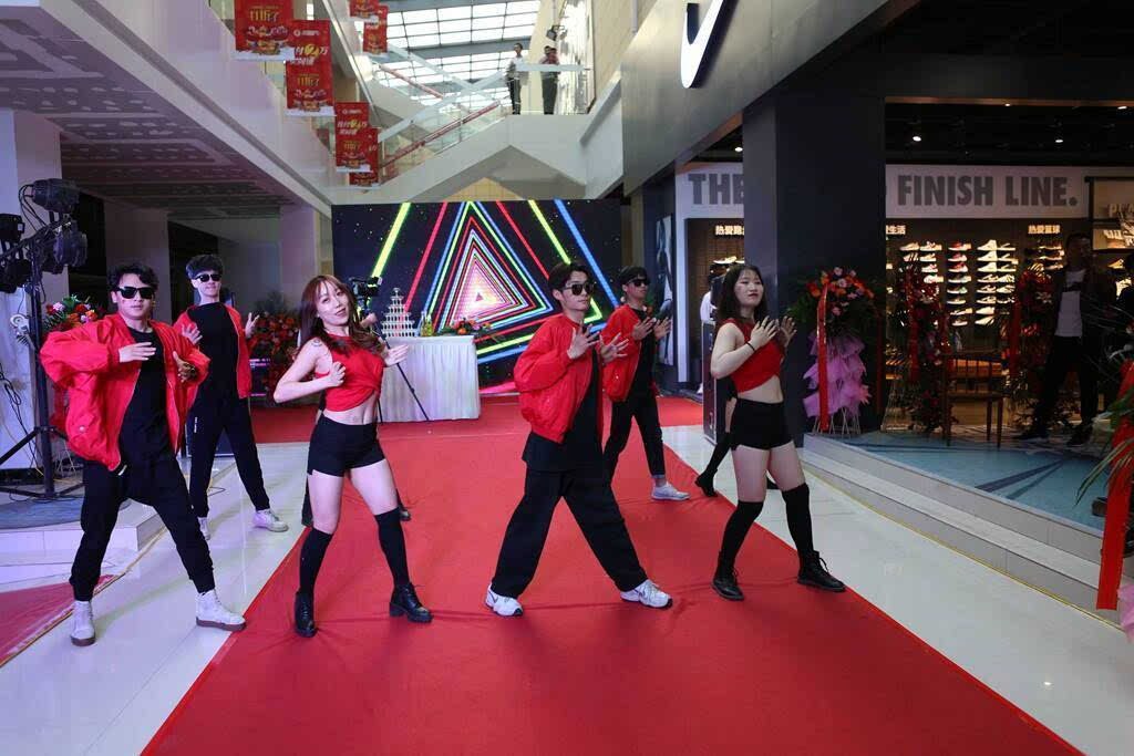 开业首日销售31.8万，谁说名牌产品在农村没有市场？