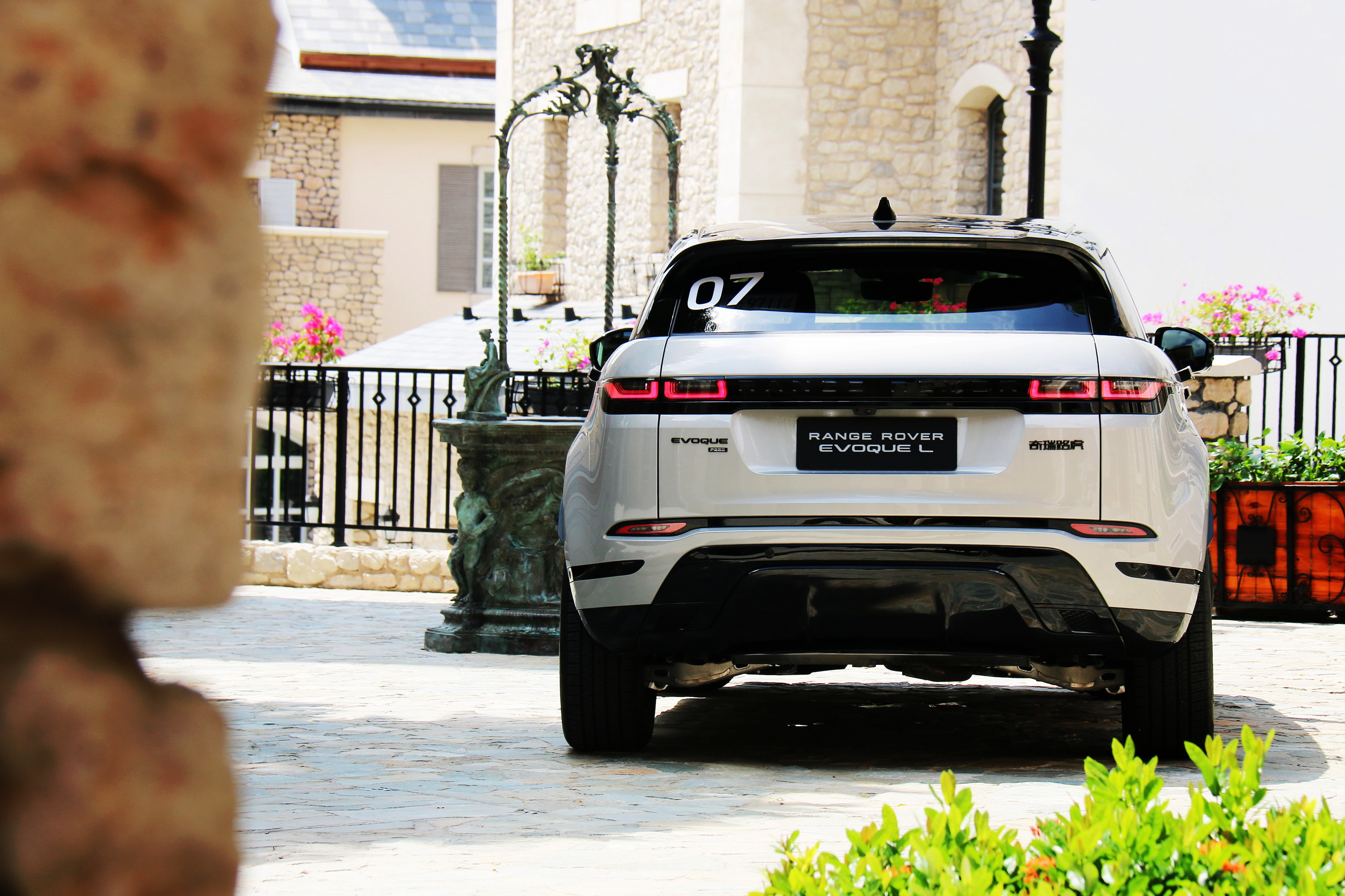 路虎揽胜极光l怎么样值得购买吗,2022路虎揽胜极光l值得买么