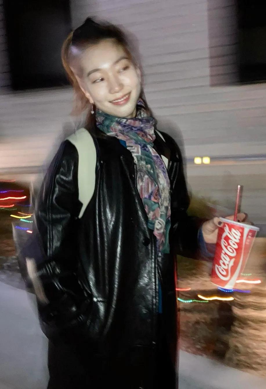 这个被嘲矮的超模火了！一脸硬伤，为啥还被Dior、Prada抢着宠？