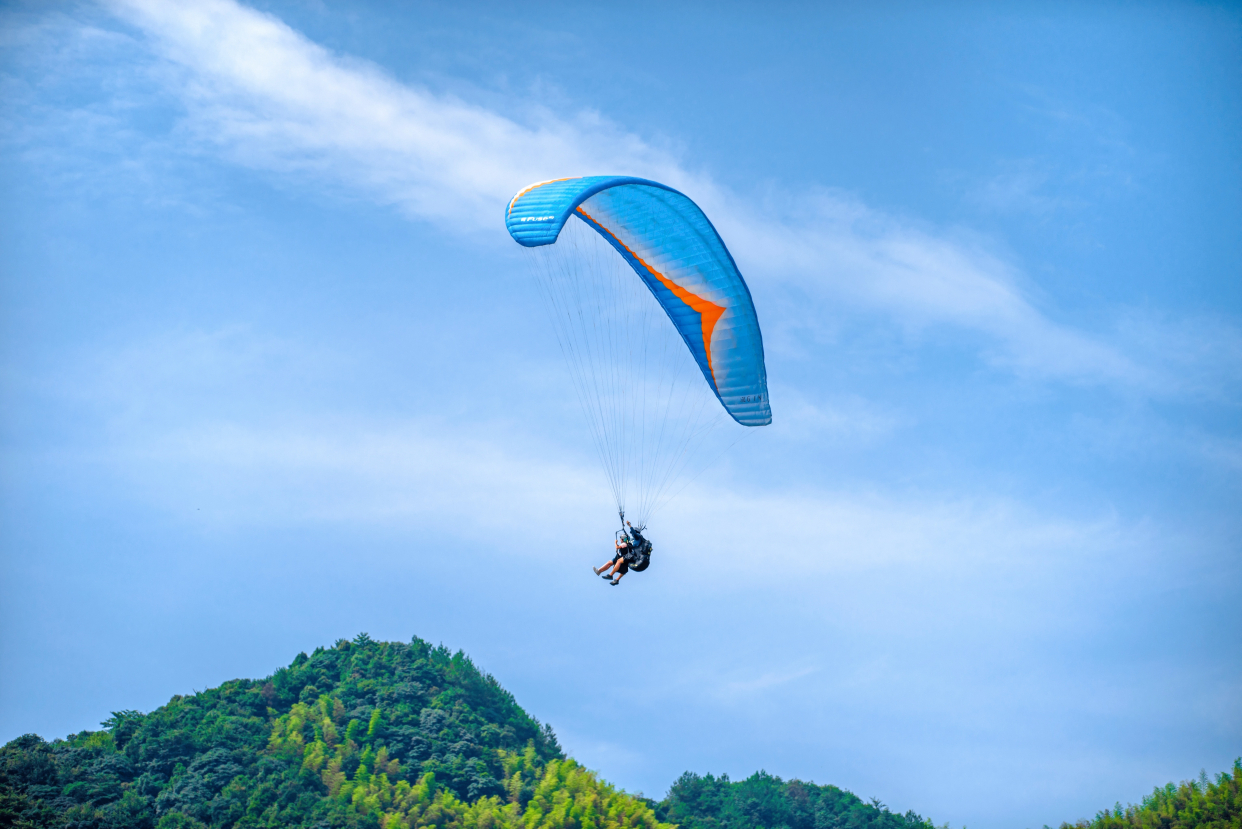 浙江湖州仙龙峡溯溪漂流,安吉仙龙峡溯溪