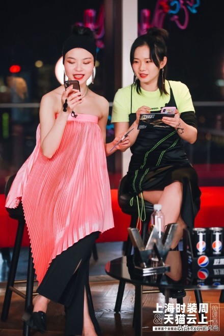 时装周的线上展览,时装周现场直播视频