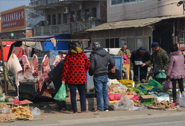 小时候的年夜饭，我们每家每户要吃猪蹄，你们那边的年夜饭呢？