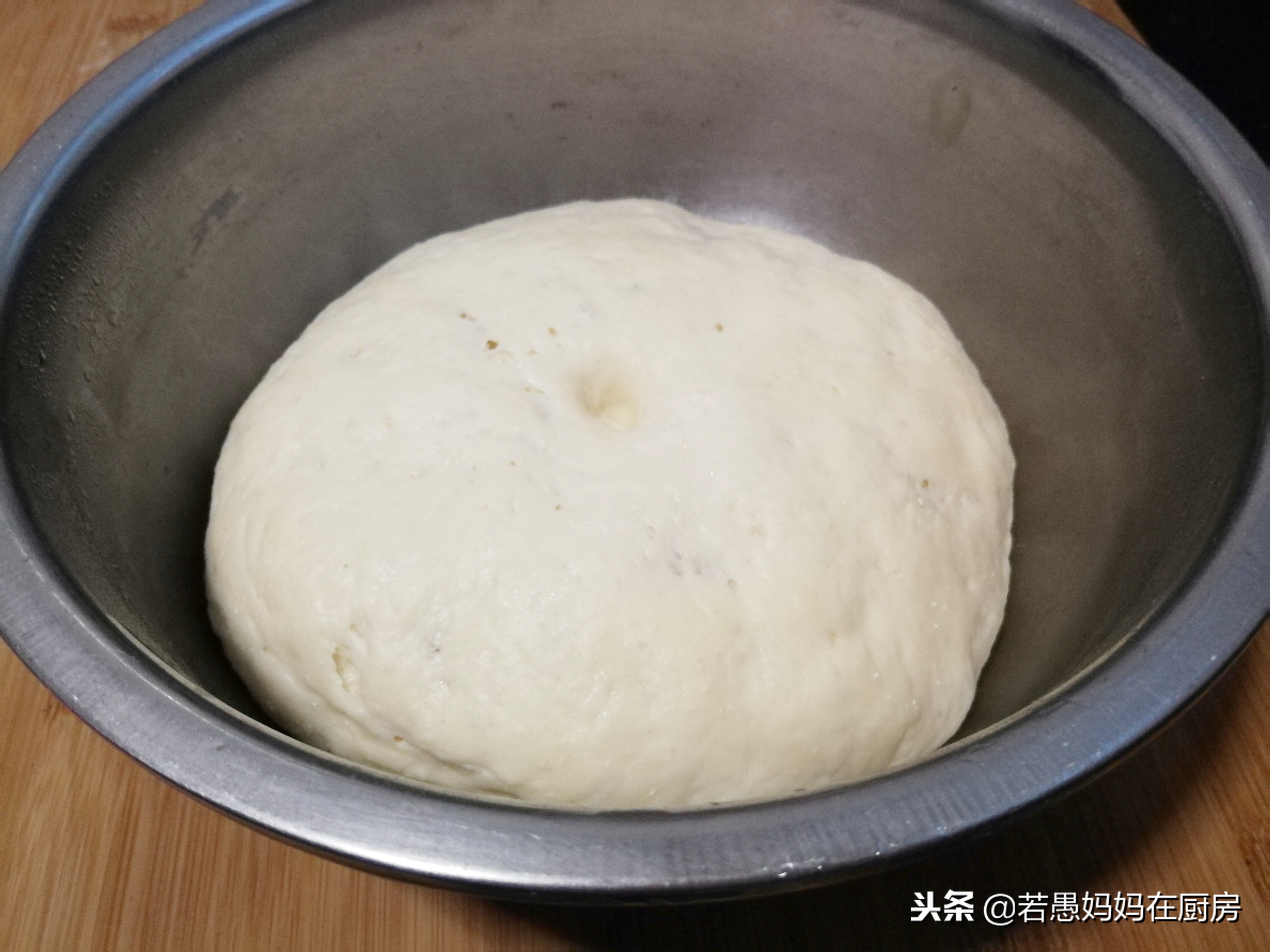 包包子的褶怎么做,包包子不粘手怎么做