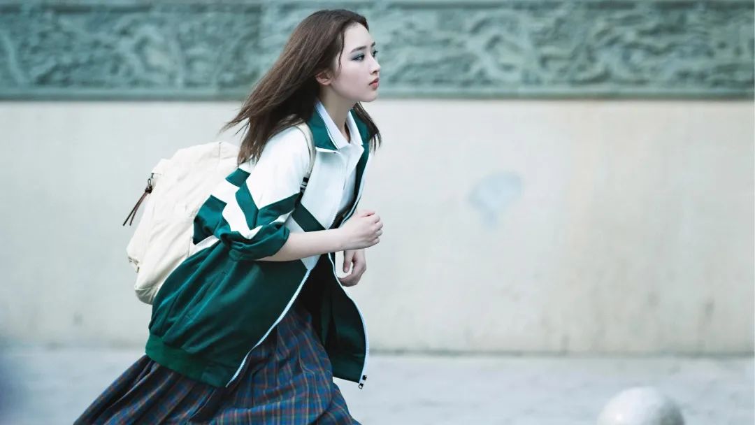 他一人未杀，却背负两条人命，最终落得自杀只能怪他太傻